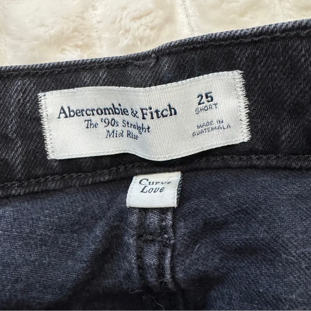 Abercrombie & Fitch 25 Short Black 90’s Straight Mid Rise Curve Love Jeans 25S